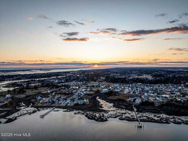 1206 Pinnacle Court, Morehead City, NC 28557