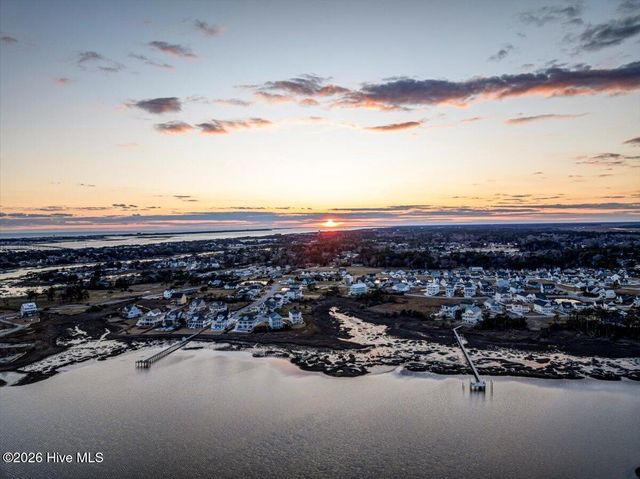 1206 Pinnacle Court, Morehead City, NC 28557