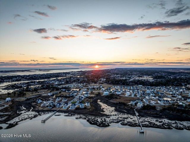 1206 Pinnacle Court, Morehead City, NC 28557