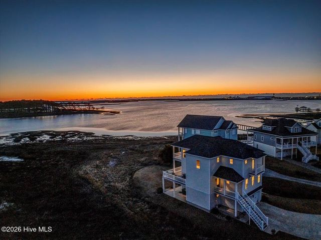 1206 Pinnacle Court, Morehead City, NC 28557