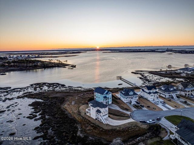 1206 Pinnacle Court, Morehead City, NC 28557