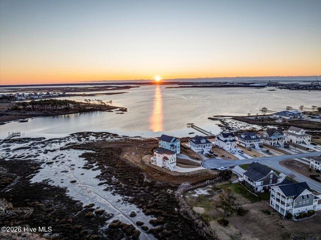 1206 Pinnacle Court, Morehead City, NC 28557