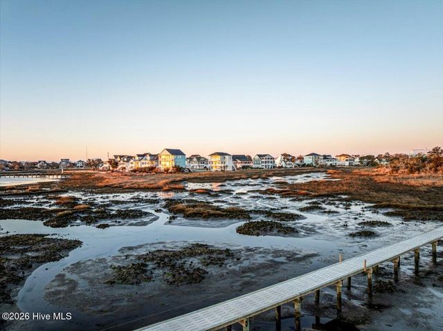 1206 Pinnacle Court, Morehead City, NC 28557