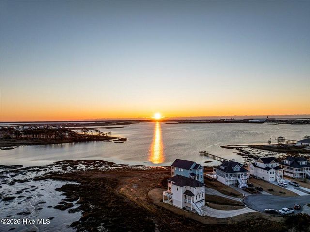 1206 Pinnacle Court, Morehead City, NC 28557