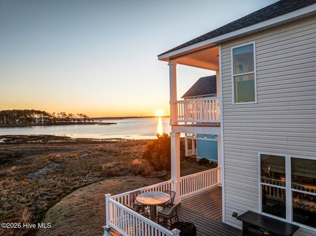 1206 Pinnacle Court, Morehead City, NC 28557