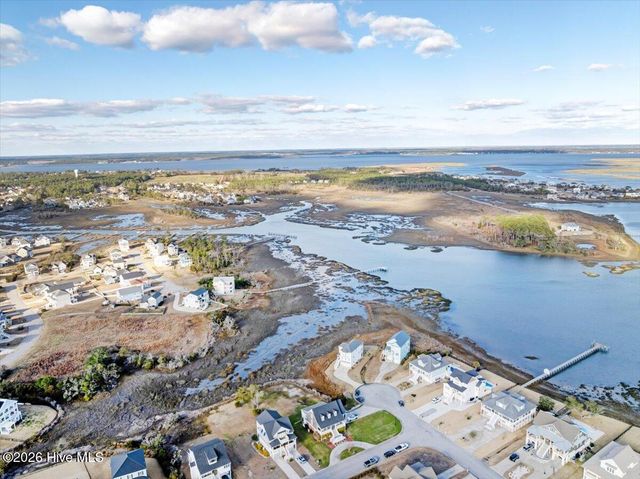 1206 Pinnacle Court, Morehead City, NC 28557