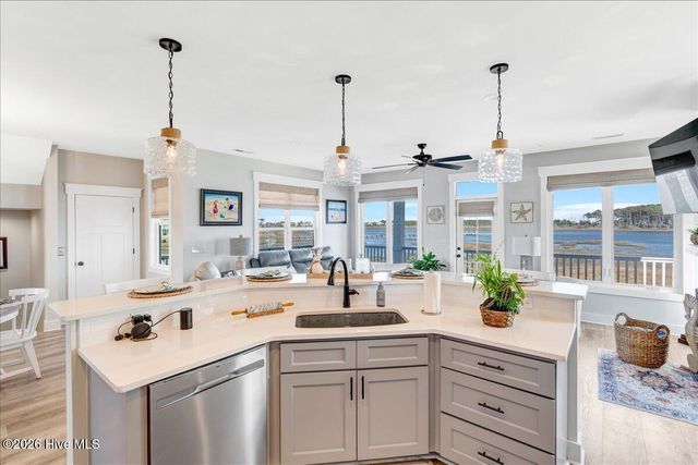 1206 Pinnacle Court, Morehead City, NC 28557