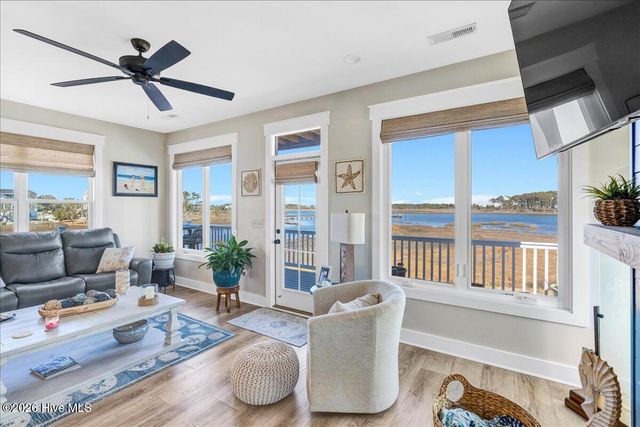 1206 Pinnacle Court, Morehead City, NC 28557