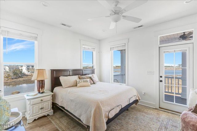 1206 Pinnacle Court, Morehead City, NC 28557