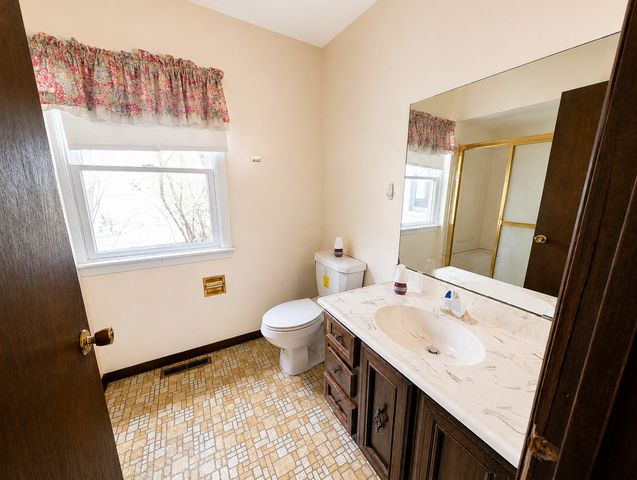 231 River Drive, Dekalb, IL 60115
