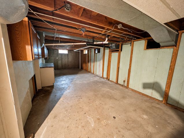 231 River Drive, Dekalb, IL 60115