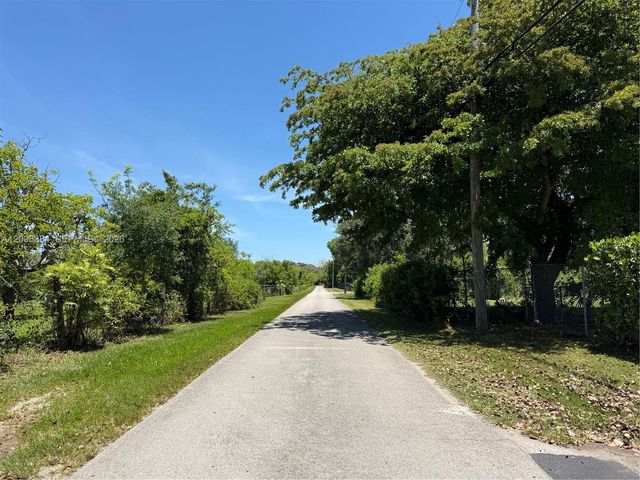 15395 SW 272nd St, Homestead, FL 33032