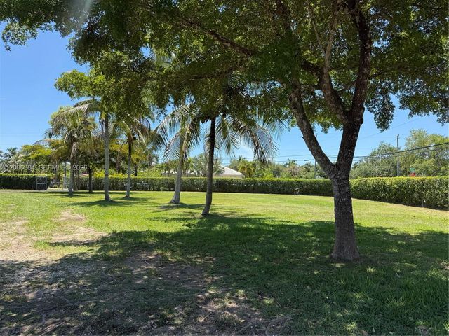 15395 SW 272nd St, Homestead, FL 33032