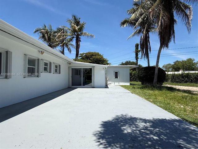 15395 SW 272nd St, Homestead, FL 33032