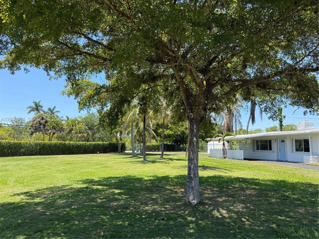 15395 SW 272nd St, Homestead, FL 33032