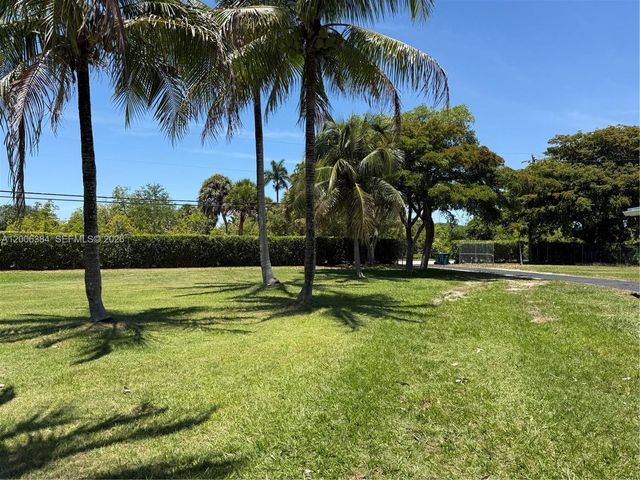 15395 SW 272nd St, Homestead, FL 33032