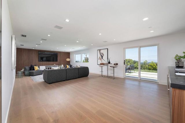 3964 Jefferson Avenue, Redwood City, CA 94062