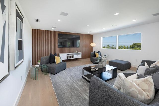 3964 Jefferson Avenue, Redwood City, CA 94062