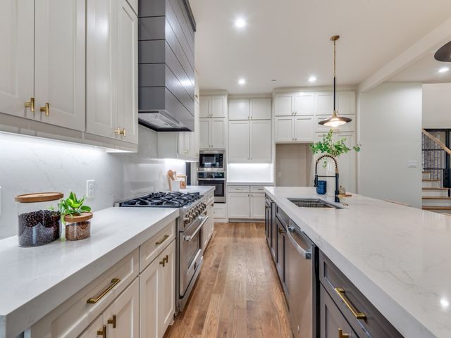 455 Whispering Way, Red Oak, TX 75154