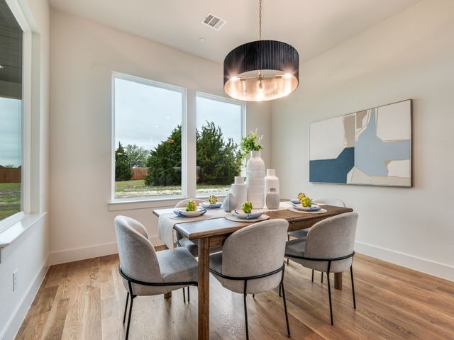 455 Whispering Way, Red Oak, TX 75154