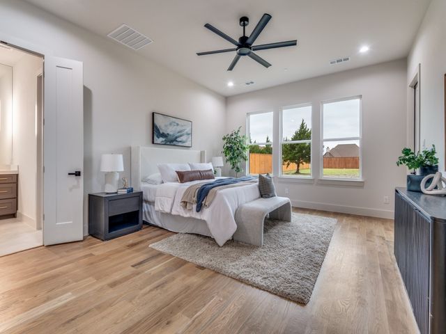 455 Whispering Way, Red Oak, TX 75154