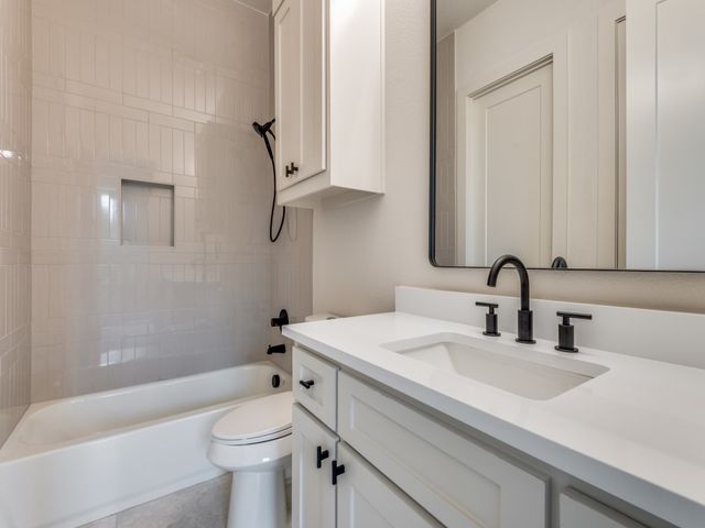 455 Whispering Way, Red Oak, TX 75154