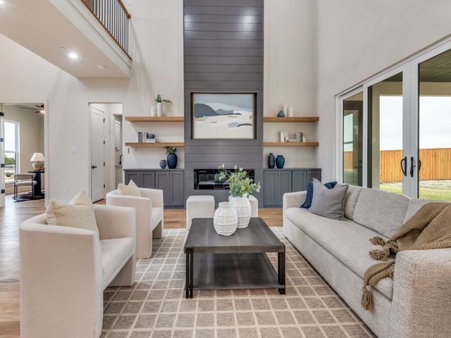 455 Whispering Way, Red Oak, TX 75154