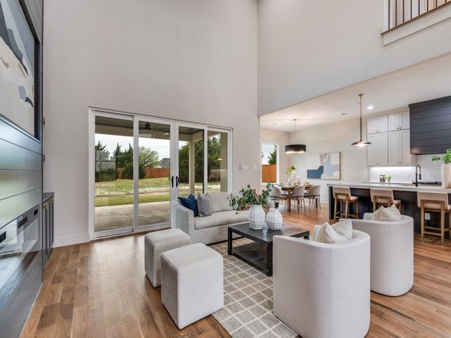 455 Whispering Way, Red Oak, TX 75154