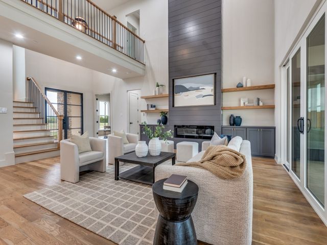 455 Whispering Way, Red Oak, TX 75154