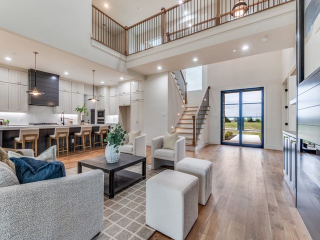 455 Whispering Way, Red Oak, TX 75154