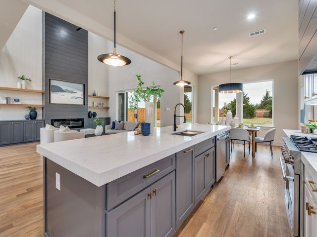 455 Whispering Way, Red Oak, TX 75154