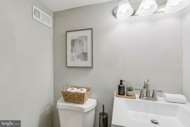 9234 WOODCREEK CT, Parkville, MD 21234