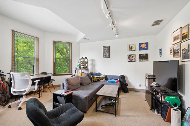 1413 W Oakdale Avenue 3F, Chicago, IL 60657