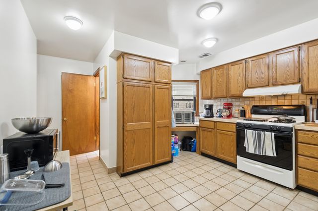 1413 W Oakdale Avenue 3F, Chicago, IL 60657