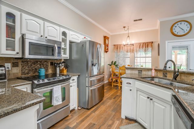 117 Countryside Court, Weatherford, TX 76087