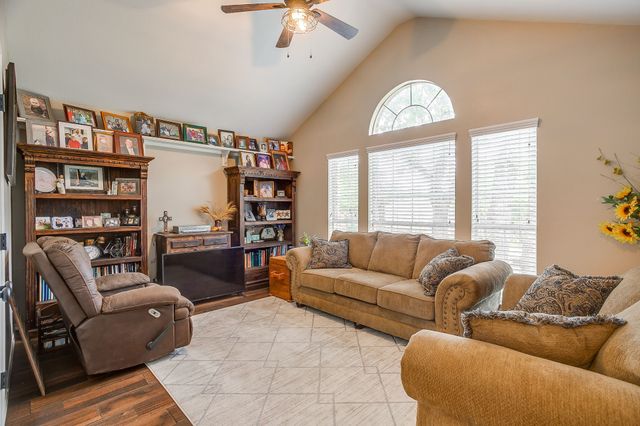 117 Countryside Court, Weatherford, TX 76087