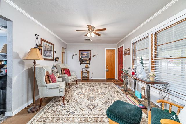 211 Murphy Avenue, Sonora, TX 76950