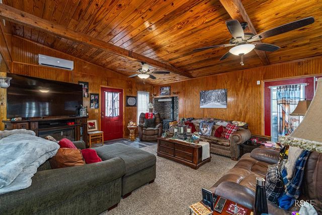 211 Murphy Avenue, Sonora, TX 76950