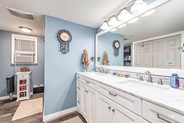 211 Murphy Avenue, Sonora, TX 76950