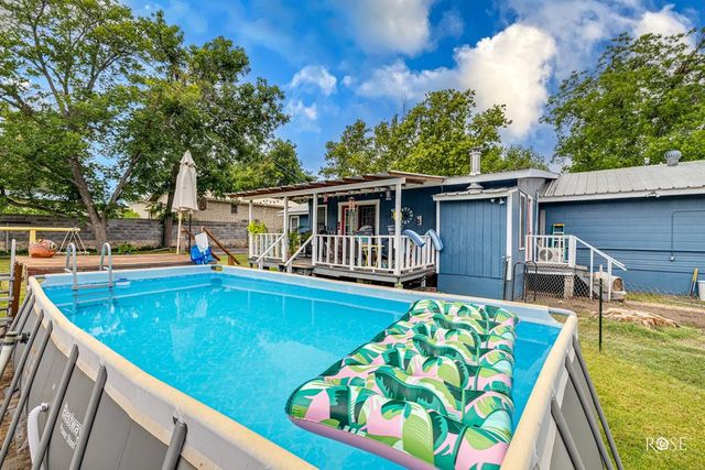 211 Murphy Avenue, Sonora, TX 76950