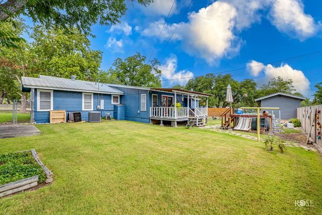 211 Murphy Avenue, Sonora, TX 76950