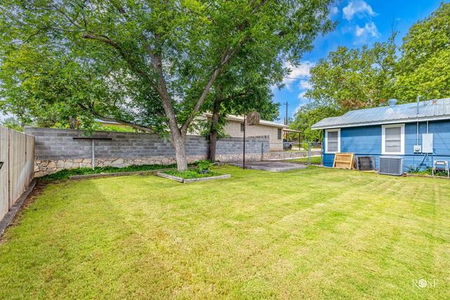 211 Murphy Avenue, Sonora, TX 76950