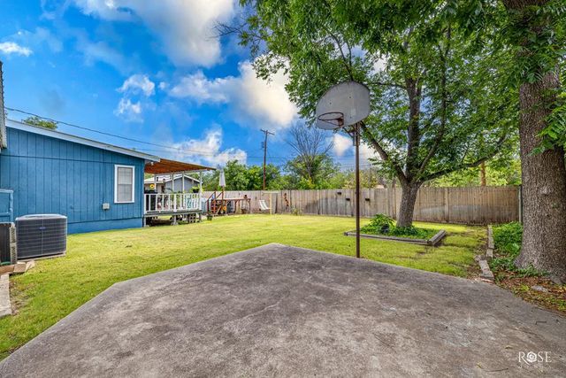 211 Murphy Avenue, Sonora, TX 76950