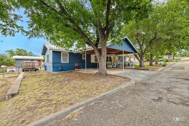 211 Murphy Avenue, Sonora, TX 76950