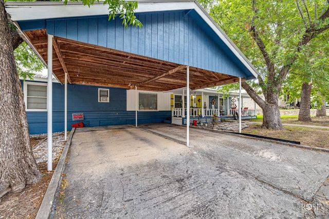 211 Murphy Avenue, Sonora, TX 76950