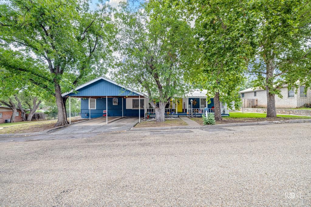 211 Murphy Avenue, Sonora, TX 76950