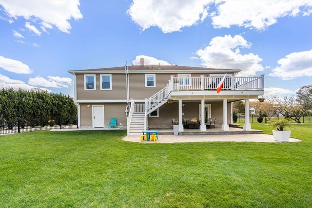 42 Eagle Dr, Dudley, MA 01571