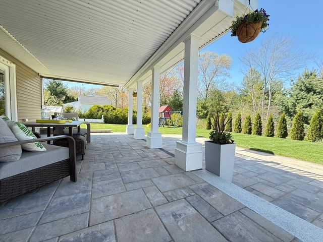 42 Eagle Dr, Dudley, MA 01571