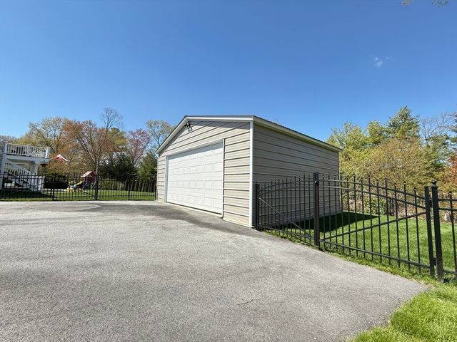 42 Eagle Dr, Dudley, MA 01571