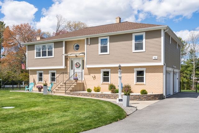 42 Eagle Dr, Dudley, MA 01571